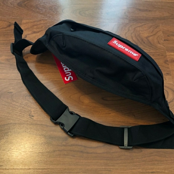 New Supreme Fanny Pack Waist bag nwt - Picture 2 of 4